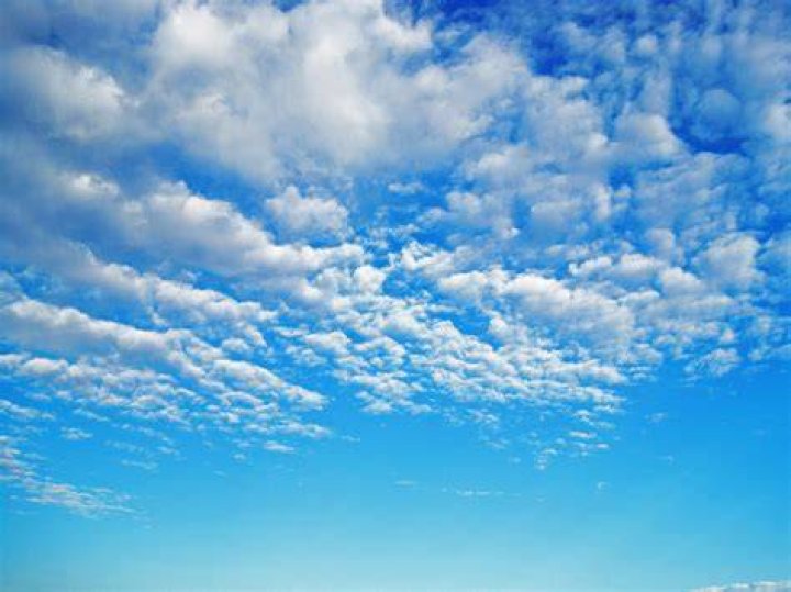 bright blue skies 和訳のイメージ